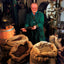 Pierre Verlet expert café torréfacteur présentant grains sélection pure origine atelier maison historique