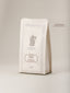 Verlet café Sigri Nouvelle-Guinée 250g, paquet blanc crème avec cafetière vintage, notes miel tabac fruits secs