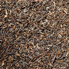 Feuilles de thé noir Assam Estate Mangalam avec bourgeons dorés, aux notes maltées et épicées