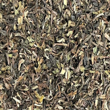 Feuilles de thé Darjeeling Blend Verlet, mélange d'exception aux teintes dorées et grises, prêt à infuser