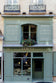 Devanture historique de Verlet, maison de café parisienne depuis 1880, au 256 rue Saint-Honoré avec vitrines vertes