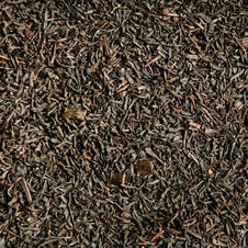 Thé noir aux notes de vanille et caramel, feuilles torréfiées artisanalement par la maison Verlet