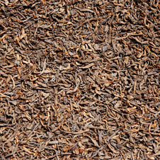 Feuilles de Pu'er mûr Shu Cha du Yunnan, thé post fermenté aux teintes brunes veloutées