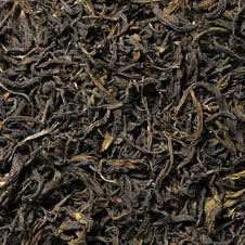 Feuilles de Sheng Cha du Plateau des Bolovens, thé pu er cru lao aux teintes noires et dorées